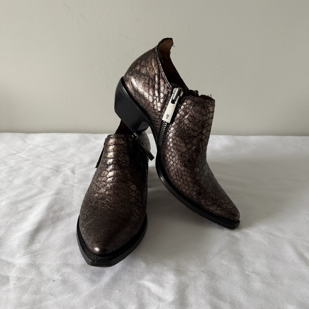 Frye Alligator Booties Size 7.5B Hipster Cowgirl Western Country Shiny